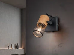 Trio Leuchten Einflammiger LED Wandstrahler Mit Schwarzem Metall Gitterschirm & Holzsockel