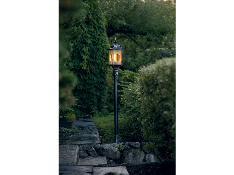 Konstsmide LED Außen Standlaterne Wegeleuchte Landhausstil Mit Bewegungsmelder, Schwarz 4 Konstsmide LED Außen Standlaterne Wegeleuchte Landhausstil Mit Bewegungsmelder, Schwarz – Bild 4