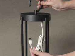 Konstsmide LED Outdoor Laterne MANOROLA USB Aufladbar Für Boden & Tisch, Schwarz Höhe 39cm -Licht Welt Geschaft led outdoor laterne manorola usb aufladbar fuer bo 6