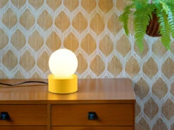 Reality Leuchten Retro Tischleuchte COUNTESS On-off Touch, Glaskugel Weiß, Gelb Ø12cm