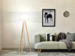 Fischer & Honsel Stehleuchte SHINE WOOD Mit Dreibein Holzfuß & Leinenschirm Weiß, Höhe 140-164cm